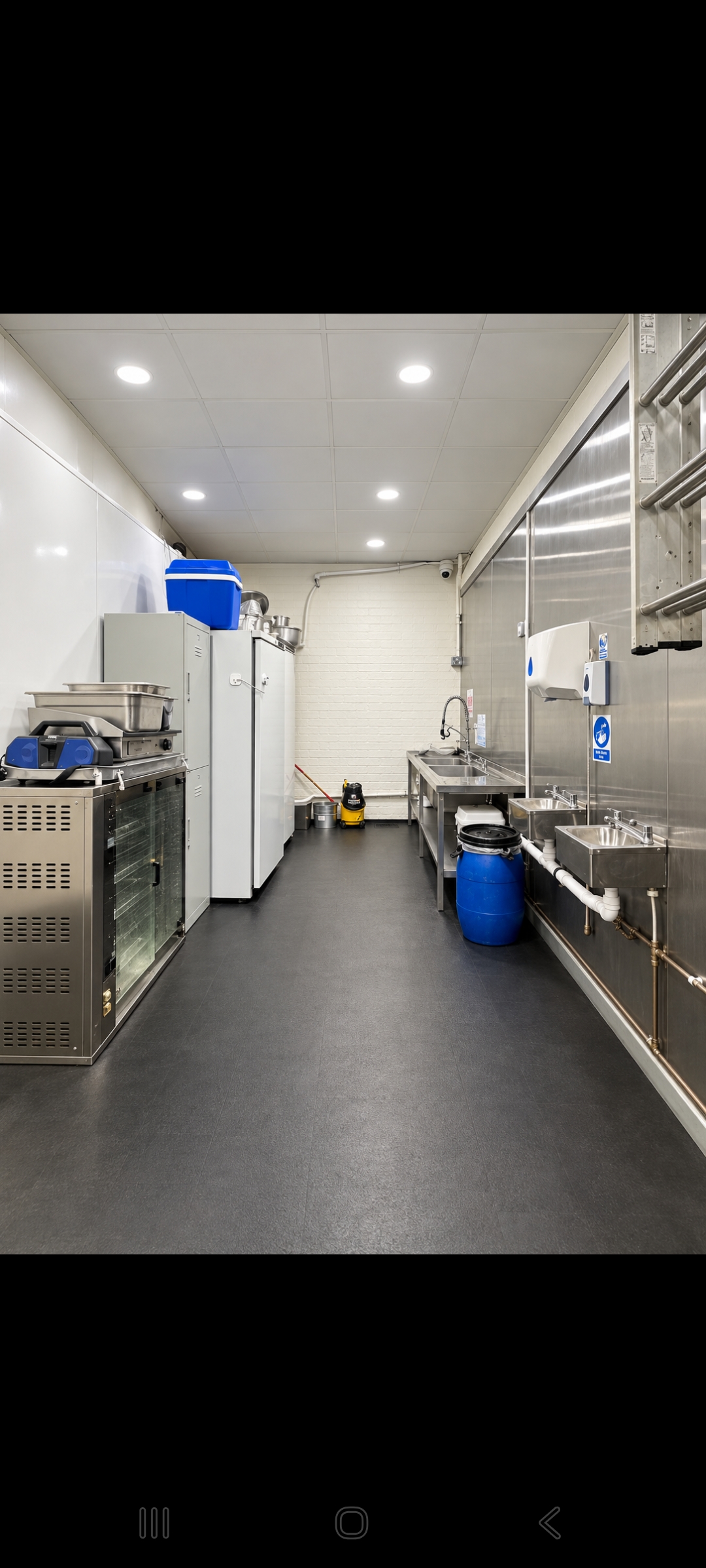 Foody Kitchenz commercial kitchen wash area