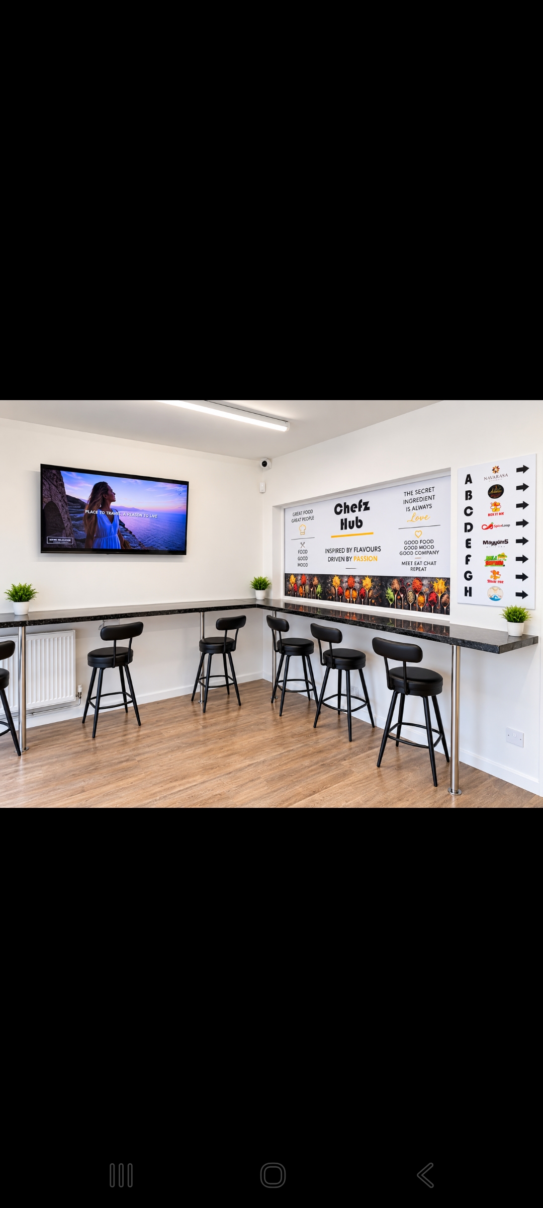 Foody Kitchenz communal seating and customer waiting area